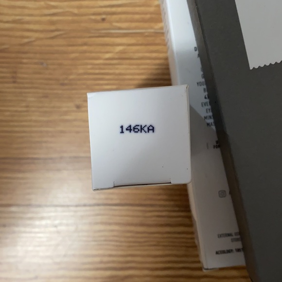 Moisturizers,detoxifying masks, makeup, eyeshadow pallets and much more! - Picture 4 of 13